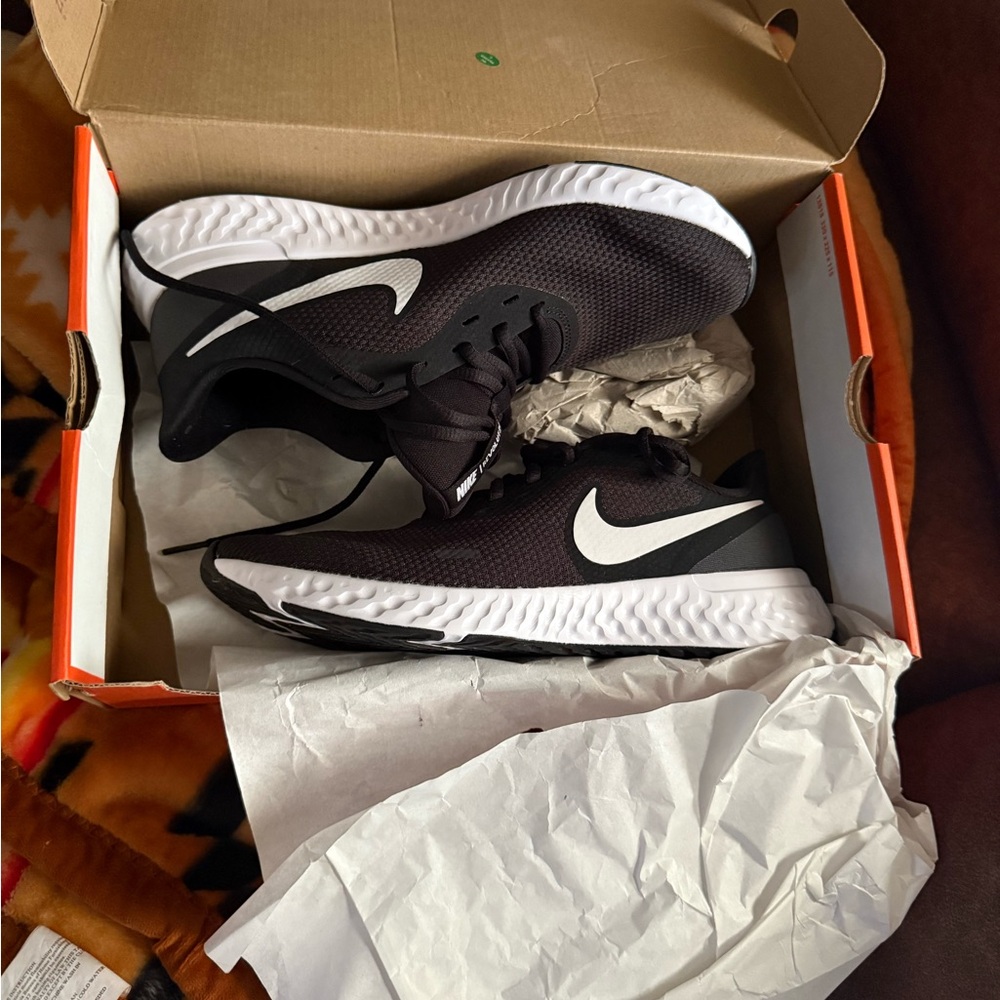 Nike revolution 5